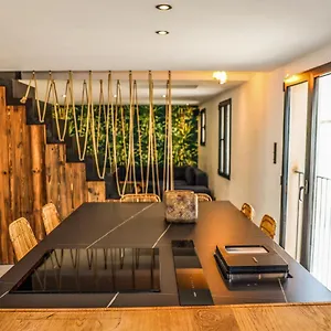 Apartment Casa Jungle ! Superb Duplex Apartment, Place Des Lices !, Saint-Tropez